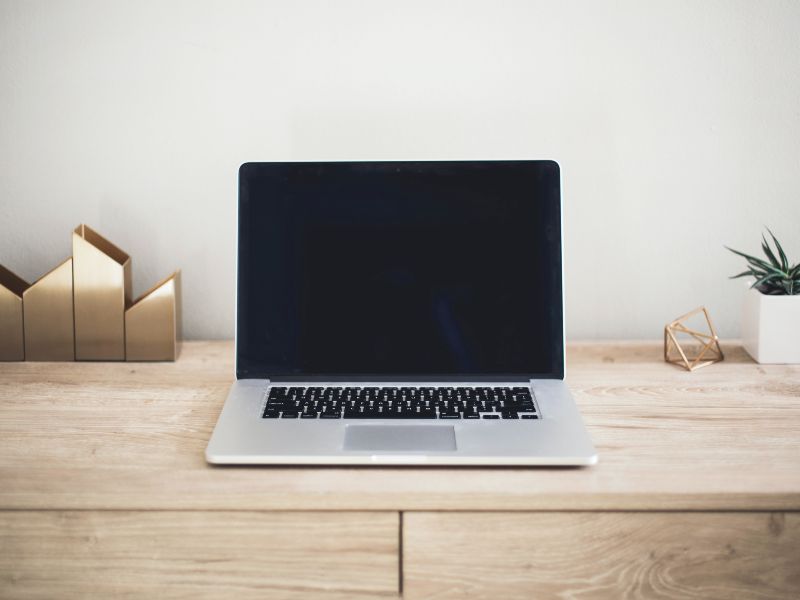 *SAMPLE AD* Bauhaus Apple MacBook Pro 15"